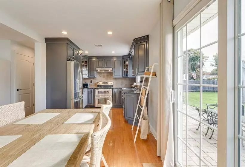 Charming West Haven Home   Walk To Beach!