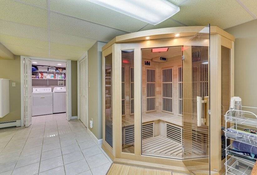 Charming West Haven Home   Walk To Beach!