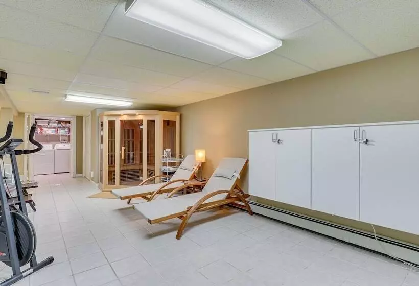 Charming West Haven Home   Walk To Beach!