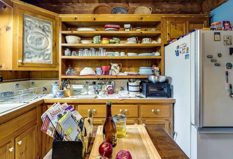 Cozy Cabin In West Chazy W/ Fall Foliage Views!