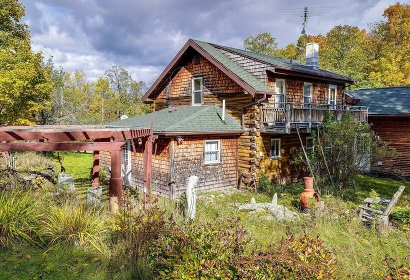 Cozy Cabin In West Chazy W/ Fall Foliage Views!