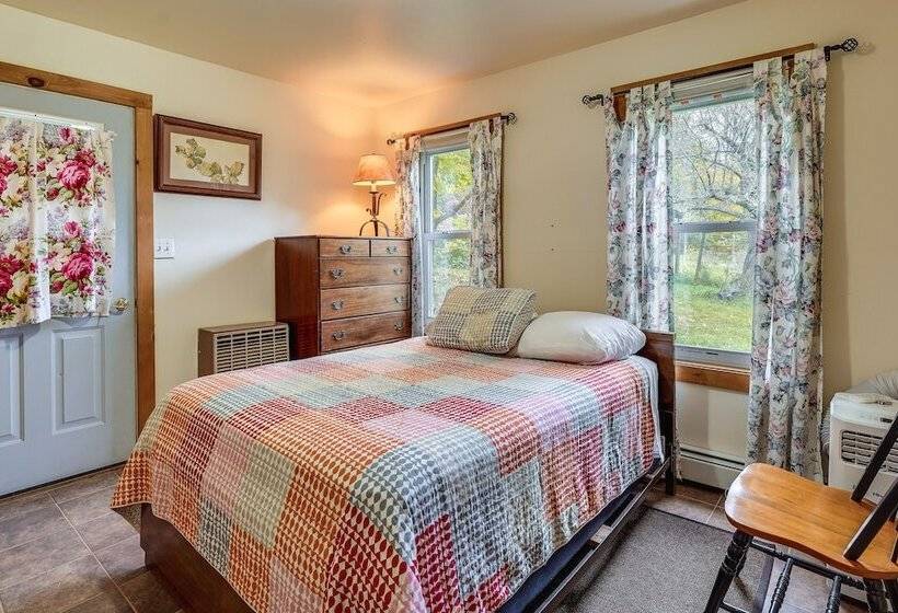 Cozy Cabin In West Chazy W/ Fall Foliage Views!