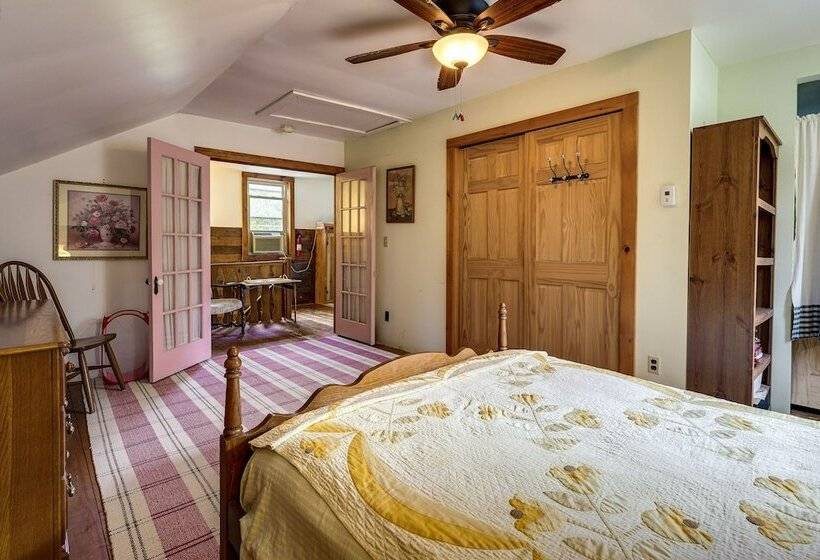 Cozy Cabin In West Chazy W/ Fall Foliage Views!