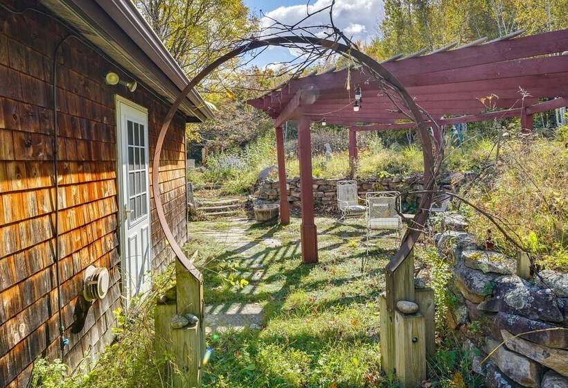 Cozy Cabin In West Chazy W/ Fall Foliage Views!