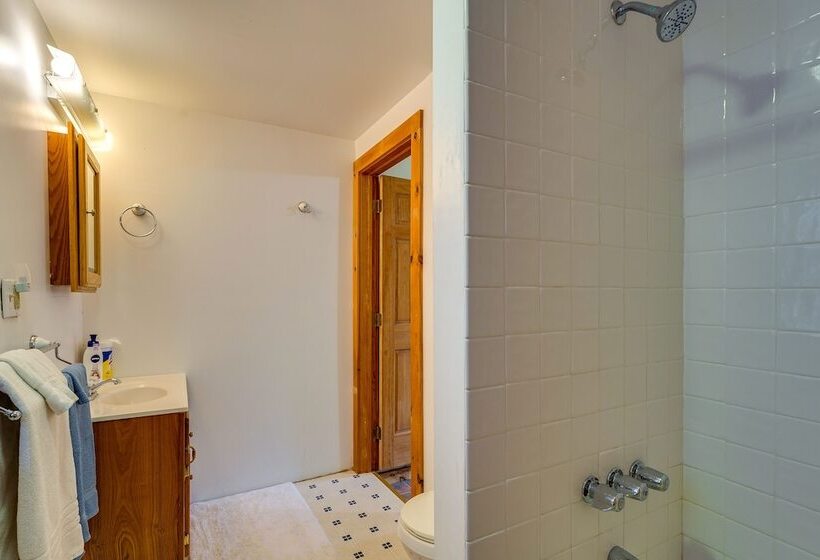 Cozy Cabin In West Chazy W/ Fall Foliage Views!