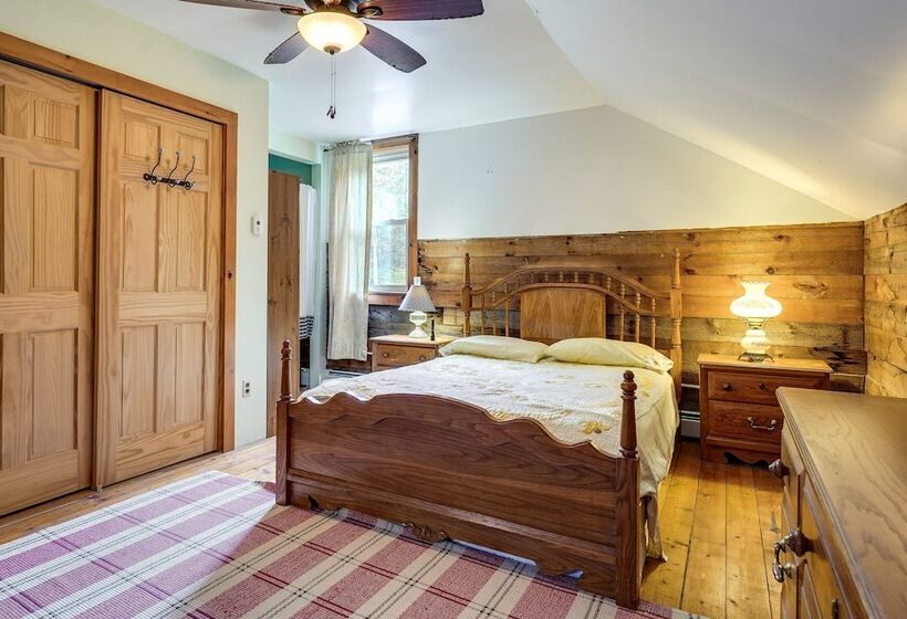 Cozy Cabin In West Chazy W/ Fall Foliage Views!