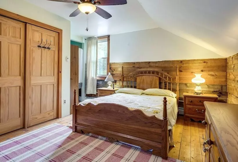 Cozy Cabin In West Chazy W/ Fall Foliage Views!