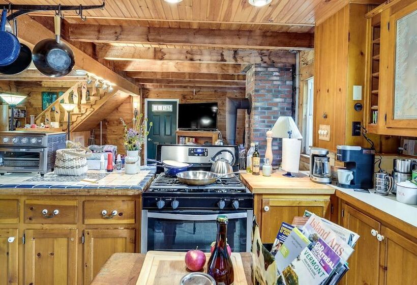 Cozy Cabin In West Chazy W/ Fall Foliage Views!