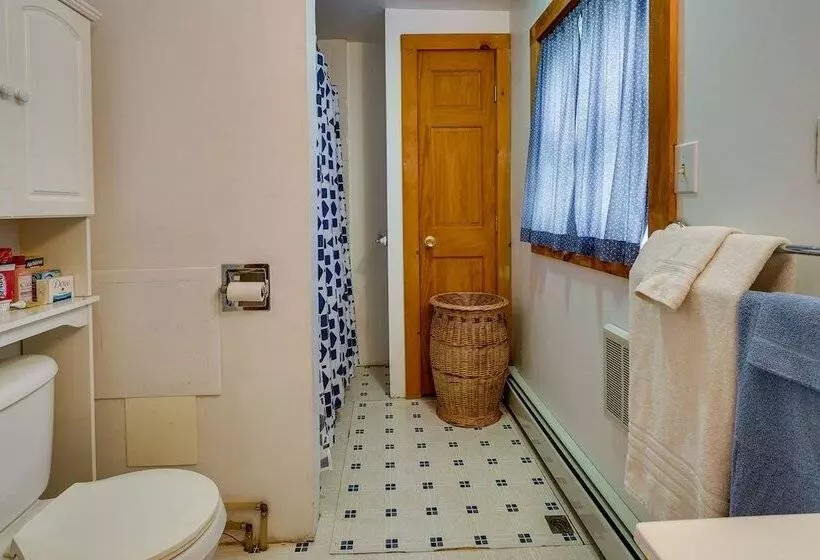 Cozy Cabin In West Chazy W/ Fall Foliage Views!