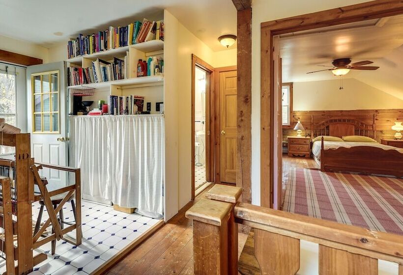 Cozy Cabin In West Chazy W/ Fall Foliage Views!