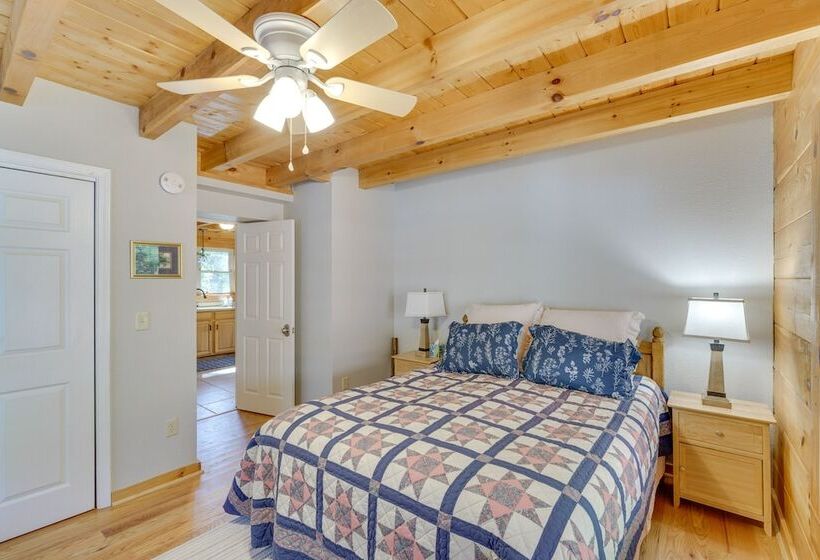 Deck, Grill & Fire Pit: Blue Ridge Mountain Cabin!