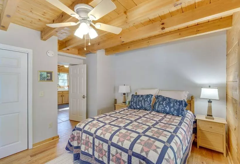 Deck, Grill & Fire Pit: Blue Ridge Mountain Cabin!