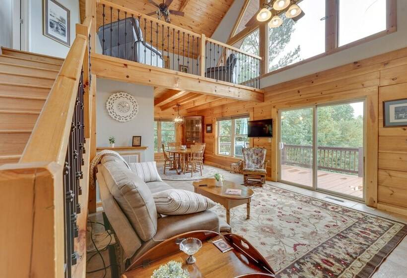 Deck, Grill & Fire Pit: Blue Ridge Mountain Cabin!