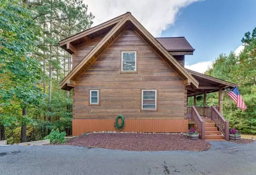 Deck, Grill & Fire Pit: Blue Ridge Mountain Cabin!