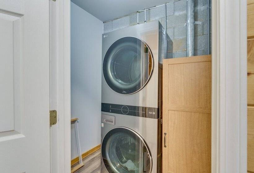 Deck, Grill & Fire Pit: Blue Ridge Mountain Cabin!