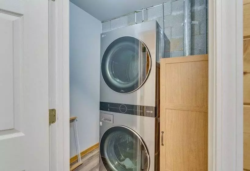 Deck, Grill & Fire Pit: Blue Ridge Mountain Cabin!