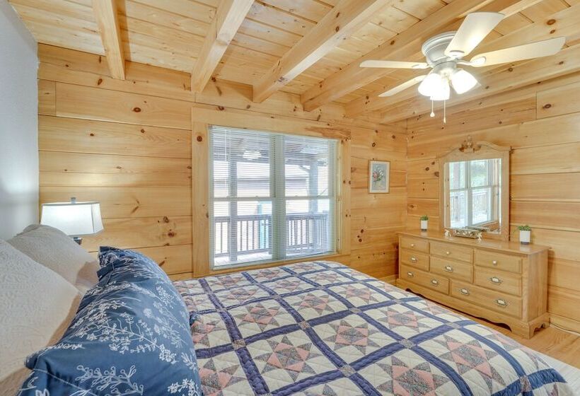 Deck, Grill & Fire Pit: Blue Ridge Mountain Cabin!