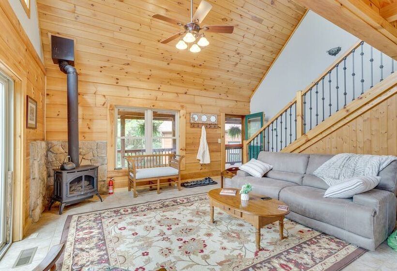 Deck, Grill & Fire Pit: Blue Ridge Mountain Cabin!