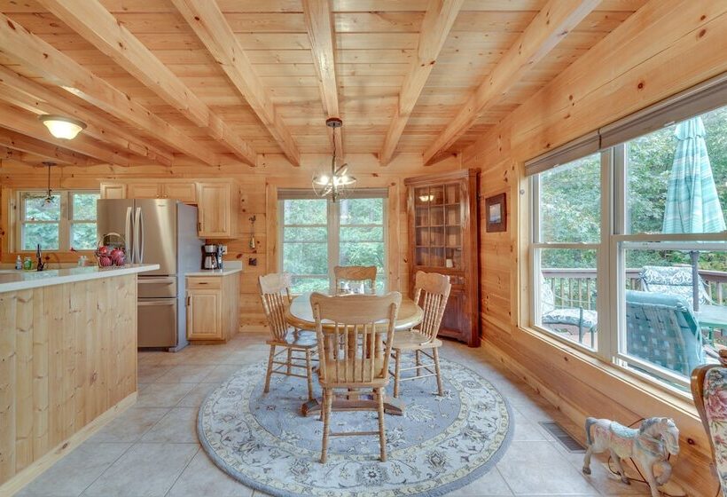 Deck, Grill & Fire Pit: Blue Ridge Mountain Cabin!