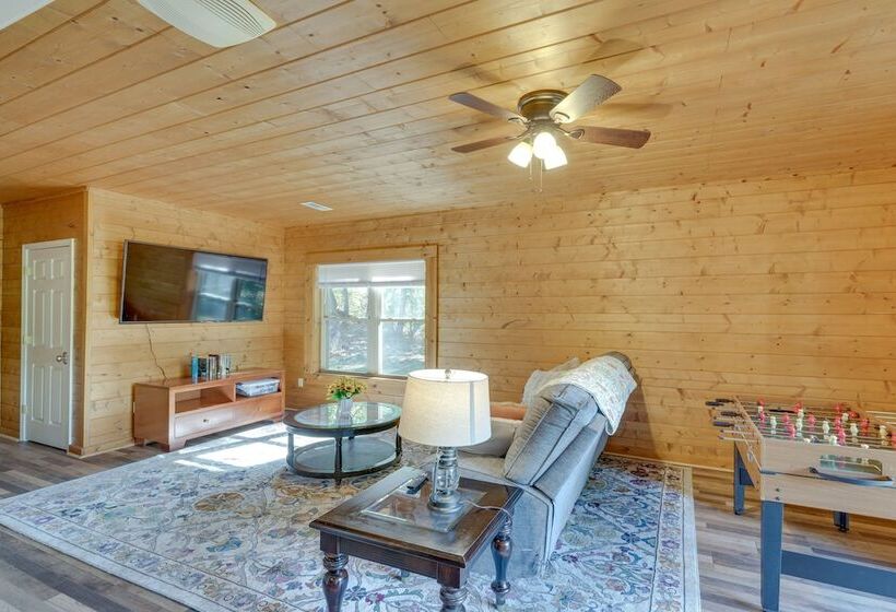 Deck, Grill & Fire Pit: Blue Ridge Mountain Cabin!