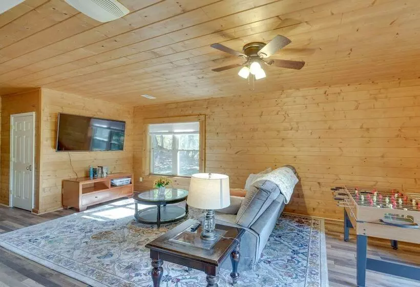 Deck, Grill & Fire Pit: Blue Ridge Mountain Cabin!