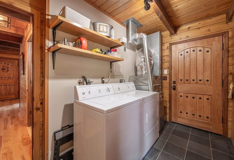 Cozy Pet Friendly Cabin In Lake Tahoe By Sierra Getaways