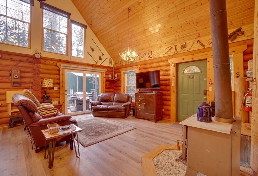 Donnelly Cabin W/ Private Deck: Near Lake Cascade!