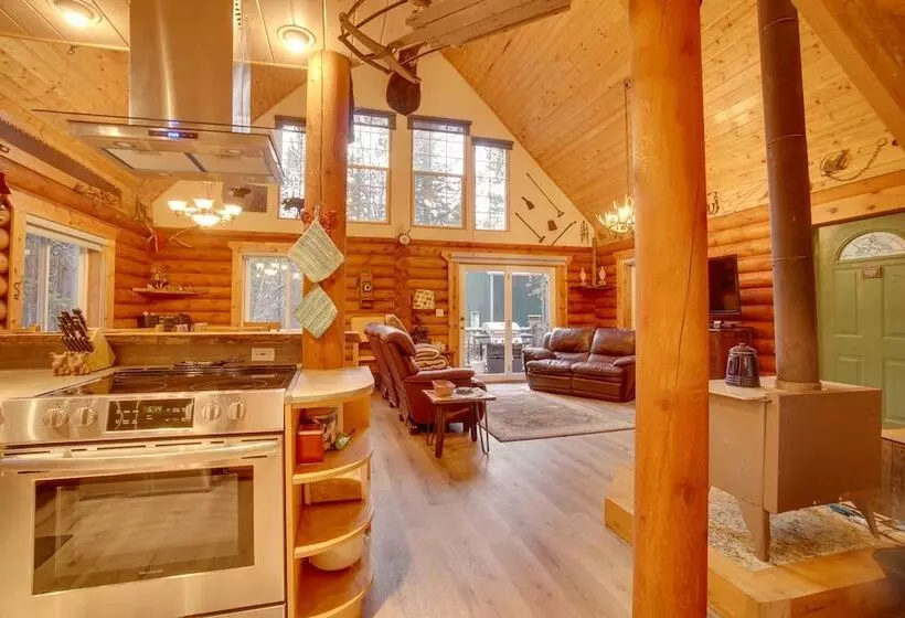 Donnelly Cabin W/ Private Deck: Near Lake Cascade!