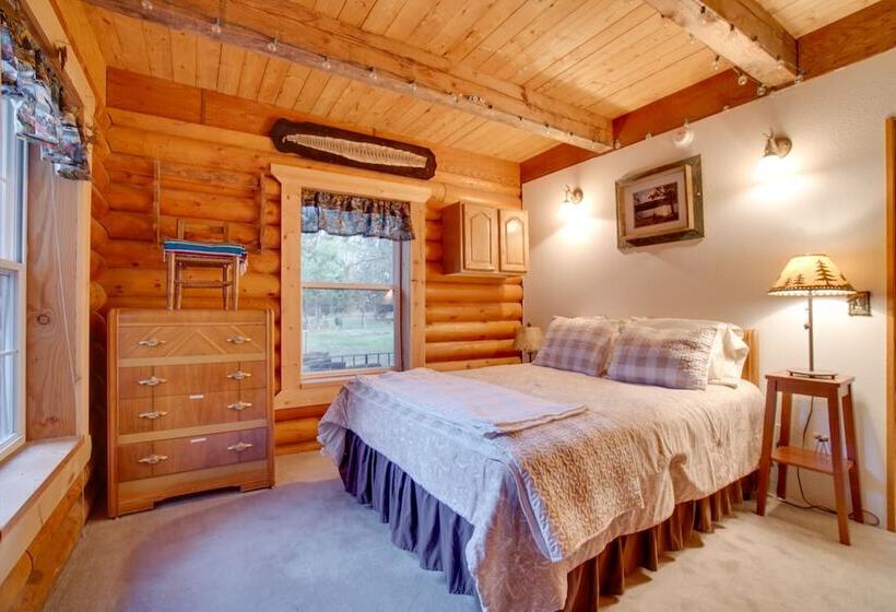 Donnelly Cabin W/ Private Deck: Near Lake Cascade!
