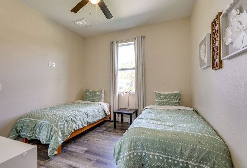 Englewood Home W/ Screened Porch ~ 6 Mi To Beach!