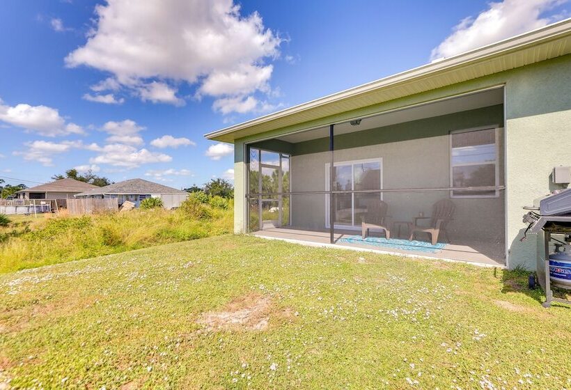 Englewood Home W/ Screened Porch ~ 6 Mi To Beach!