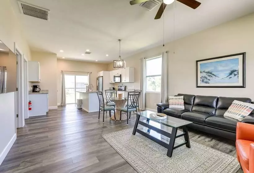 Englewood Home W/ Screened Porch ~ 6 Mi To Beach!