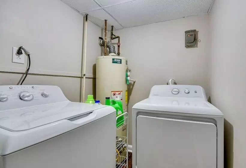 Family Friendly Tuskegee Home: 3 Mi To University!