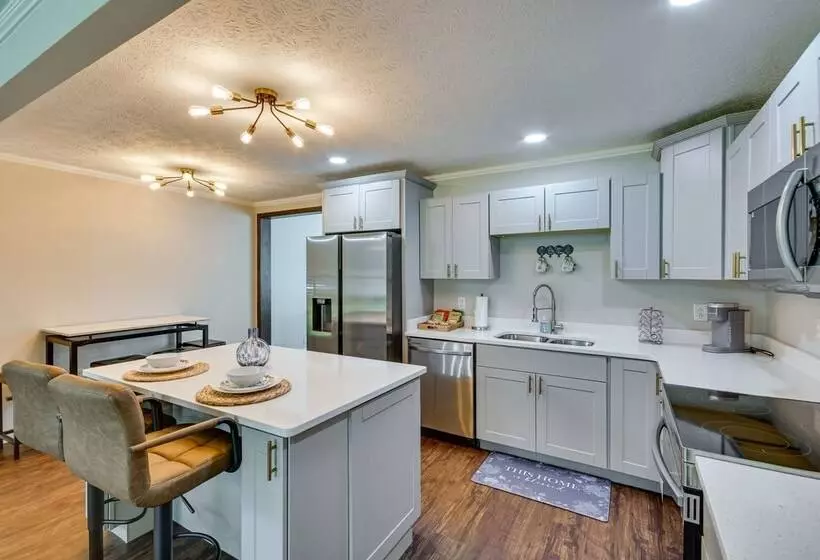 Family Friendly Tuskegee Home: 3 Mi To University!