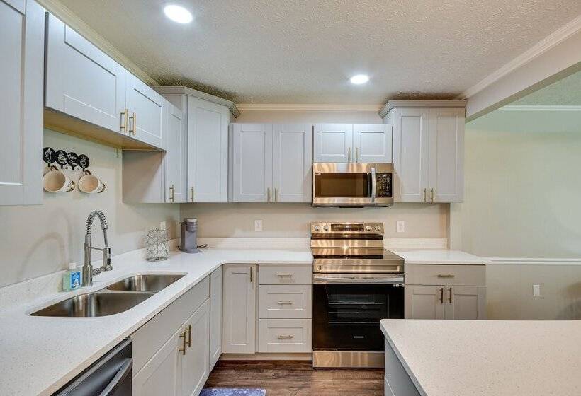 Family Friendly Tuskegee Home: 3 Mi To University!