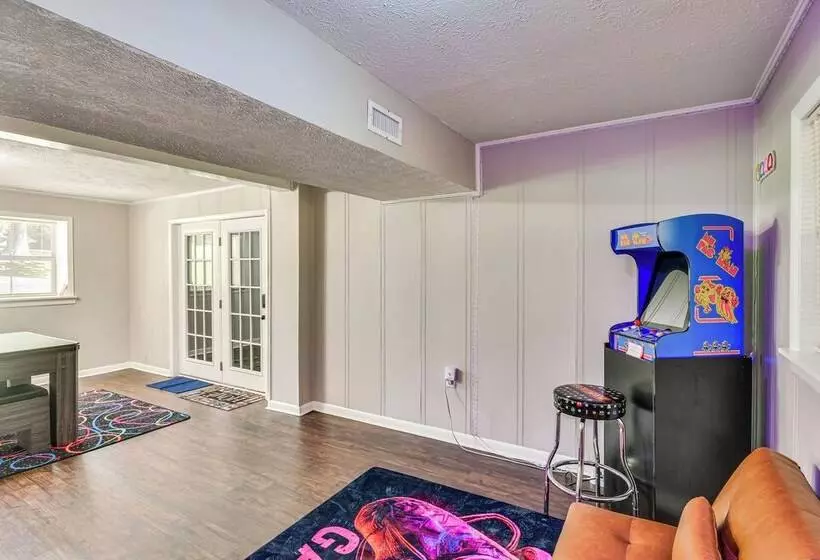 Family Friendly Tuskegee Home: 3 Mi To University!