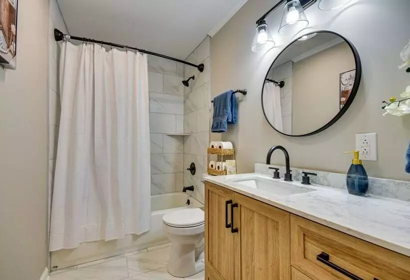 Family Friendly Tuskegee Home: 3 Mi To University!