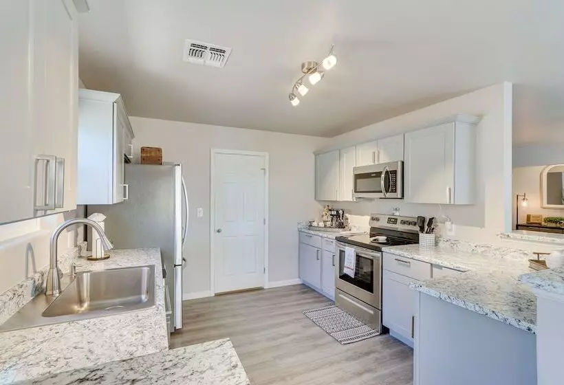 Gold Canyon Vacation W/ Private Patio & Fire Pit!