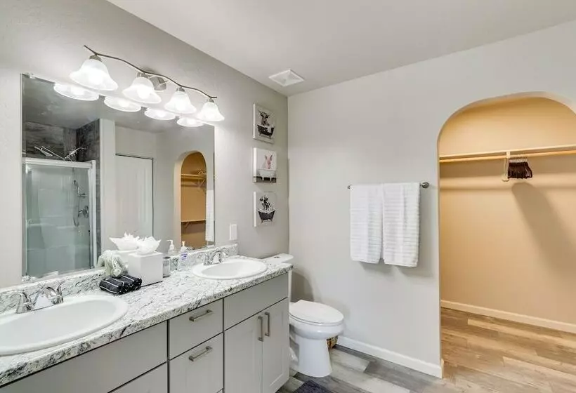 Gold Canyon Vacation W/ Private Patio & Fire Pit!