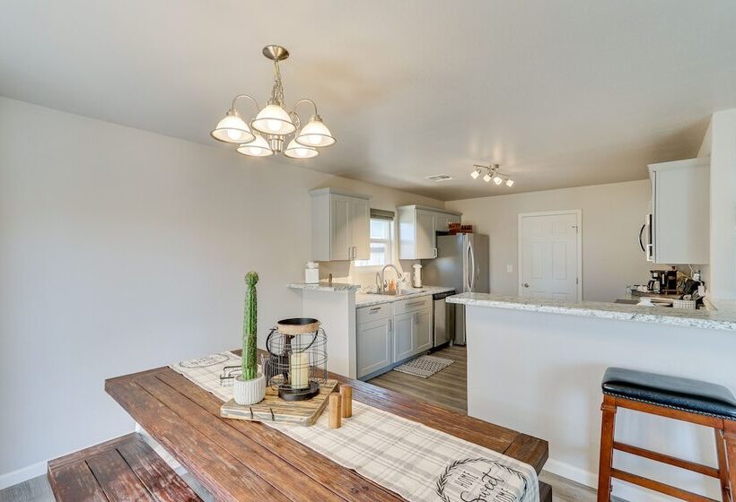 Gold Canyon Vacation W/ Private Patio & Fire Pit!