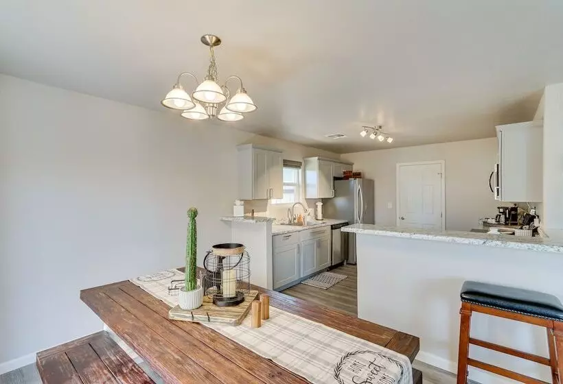 Gold Canyon Vacation W/ Private Patio & Fire Pit!