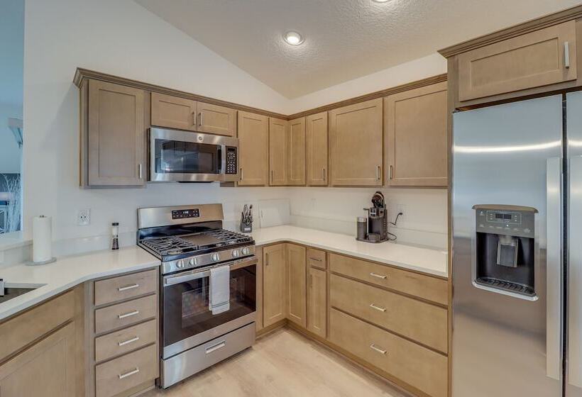 Community Pool & Tennis Court: Gem In The Villages