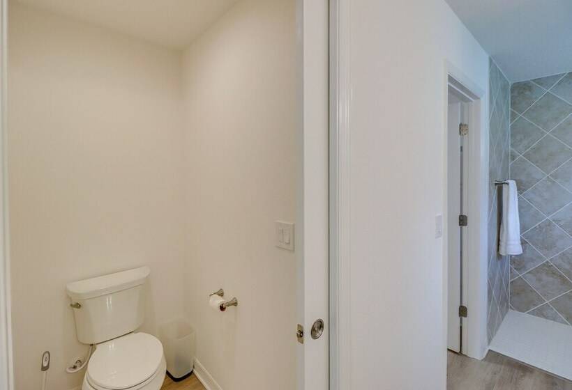 Community Pool & Tennis Court: Gem In The Villages