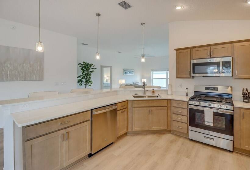 Community Pool & Tennis Court: Gem In The Villages