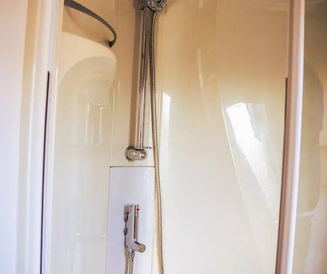 Hotelli 8 Berth Caravan To Hire At Lyons Robin Hood In Rhyl Ref 66089tp