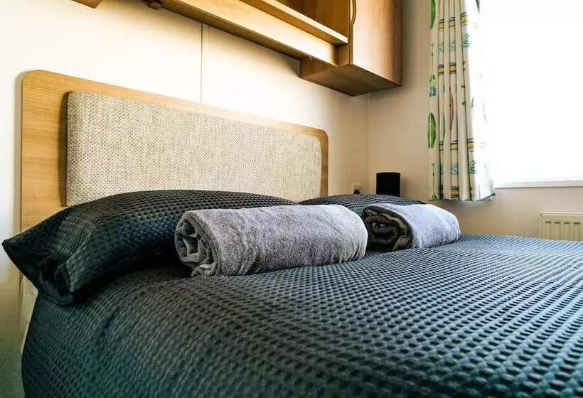 Hotelli 8 Berth Caravan To Hire At Lyons Robin Hood In Rhyl Ref 66089tp