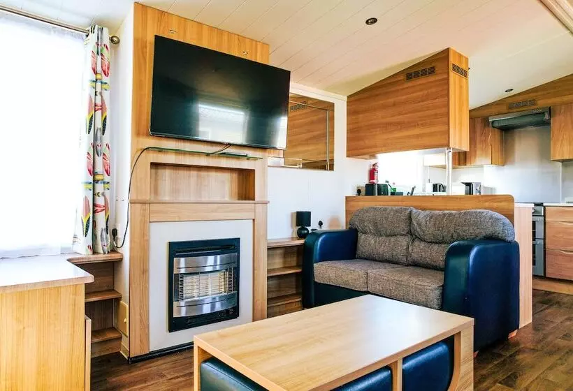 Hotelli 8 Berth Caravan To Hire At Lyons Robin Hood In Rhyl Ref 66089tp