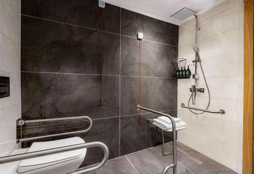 ホテル Days Inn By Wyndham Istanbul Bomonti