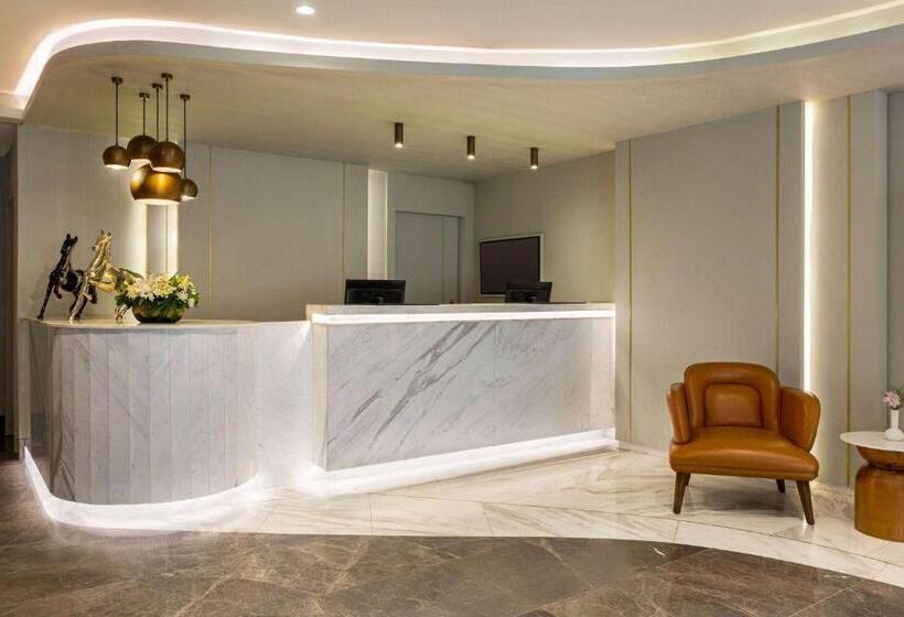 ホテル Days Inn By Wyndham Istanbul Bomonti