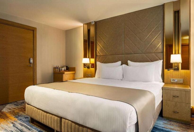 ホテル Days Inn By Wyndham Istanbul Bomonti